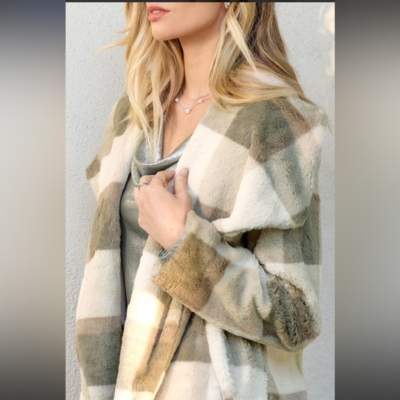 Mystree Faux Fur Jacket in Cream and Tan With Pockets Size Large Neutral - Picture 4 of 11